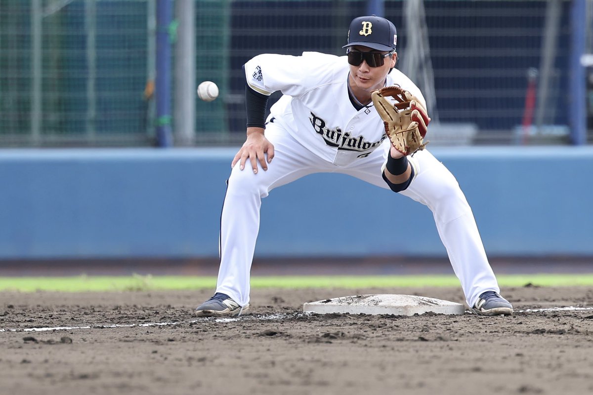 orifullc2's tweet photo. 【ファームリーグ公式戦】
2026.9.15 オリックス-ソフトバンク

試合前センター/サードでシートノックを受ける廣岡大志選手

#Bs2026 #廣岡大志 https://t.co/4hAHhuIw4I