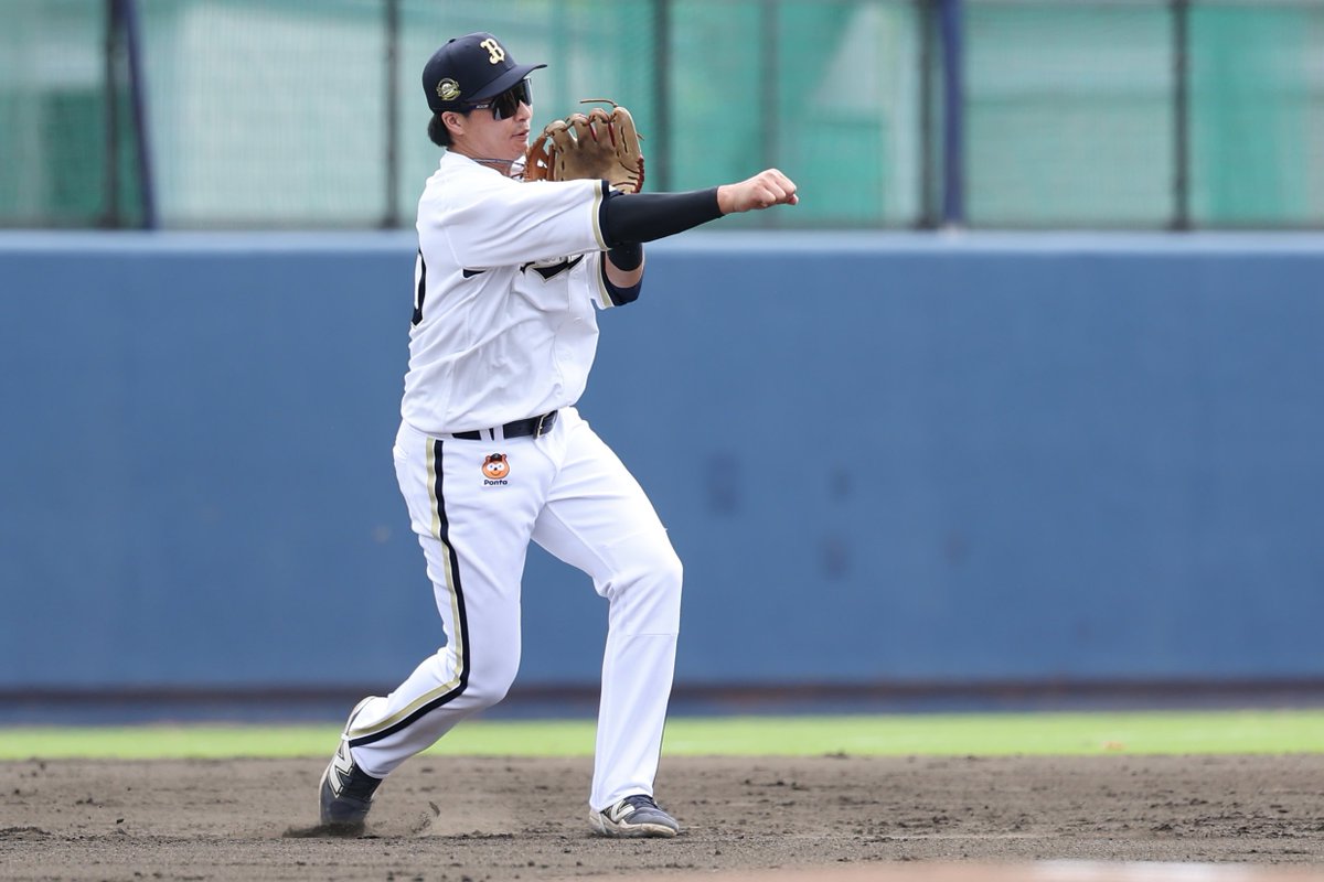orifullc2's tweet photo. 【ファームリーグ公式戦】
2026.9.15 オリックス-ソフトバンク

試合前センター/サードでシートノックを受ける廣岡大志選手

#Bs2026 #廣岡大志 https://t.co/4hAHhuIw4I