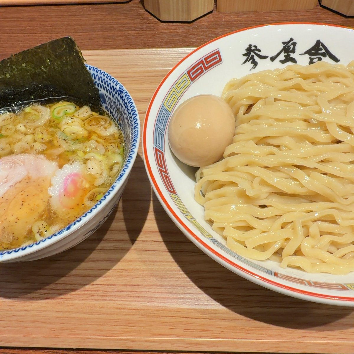 ogaken_men's tweet photo. 参厘舎 （トフロム八重洲）

話題のトフロム八重洲で新店舗見つけて早速突撃
六厘舎創業の頃と同じ製麺所の麺は歯応え👍つけ汁は六厘舎、舎鈴系をイメージしてたけど全く違った😆
今度はラーメンチャレンジかなと

#つけ麺 https://t.co/G3dfp0AuZU