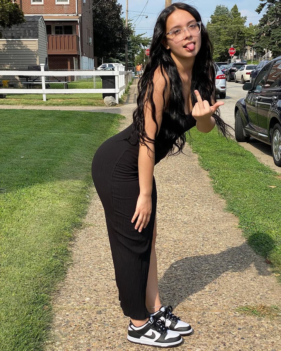 liddlenique9d4d's tweet photo. Did I wear a dress with Dunks? Yes
Do I care? Not really 😌 Shoes : @ https://t.co/bA7UOxfBrU
