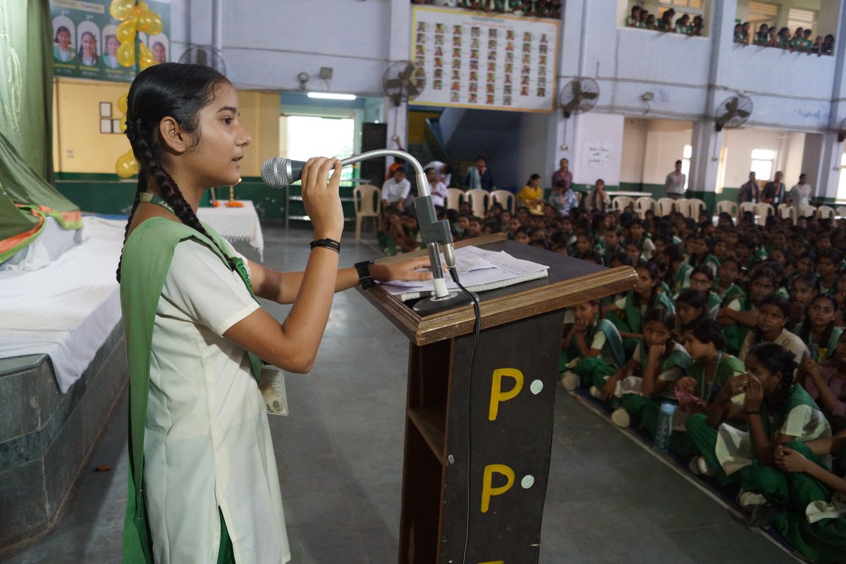 PardadaPardadi's tweet photo. 🪔📖 Celebrating Hindi, our roots and the richness of Indian culture! 🇮🇳

At Pardada Pardadi, Hindi Diwas came alive with diya lighting, a Kavi Sammelan, skit and inspiring girl performances. 🎭✨

A day to honour the language that connects us to our traditions and values. ❤️ https://t.co/lTIssyfn3l