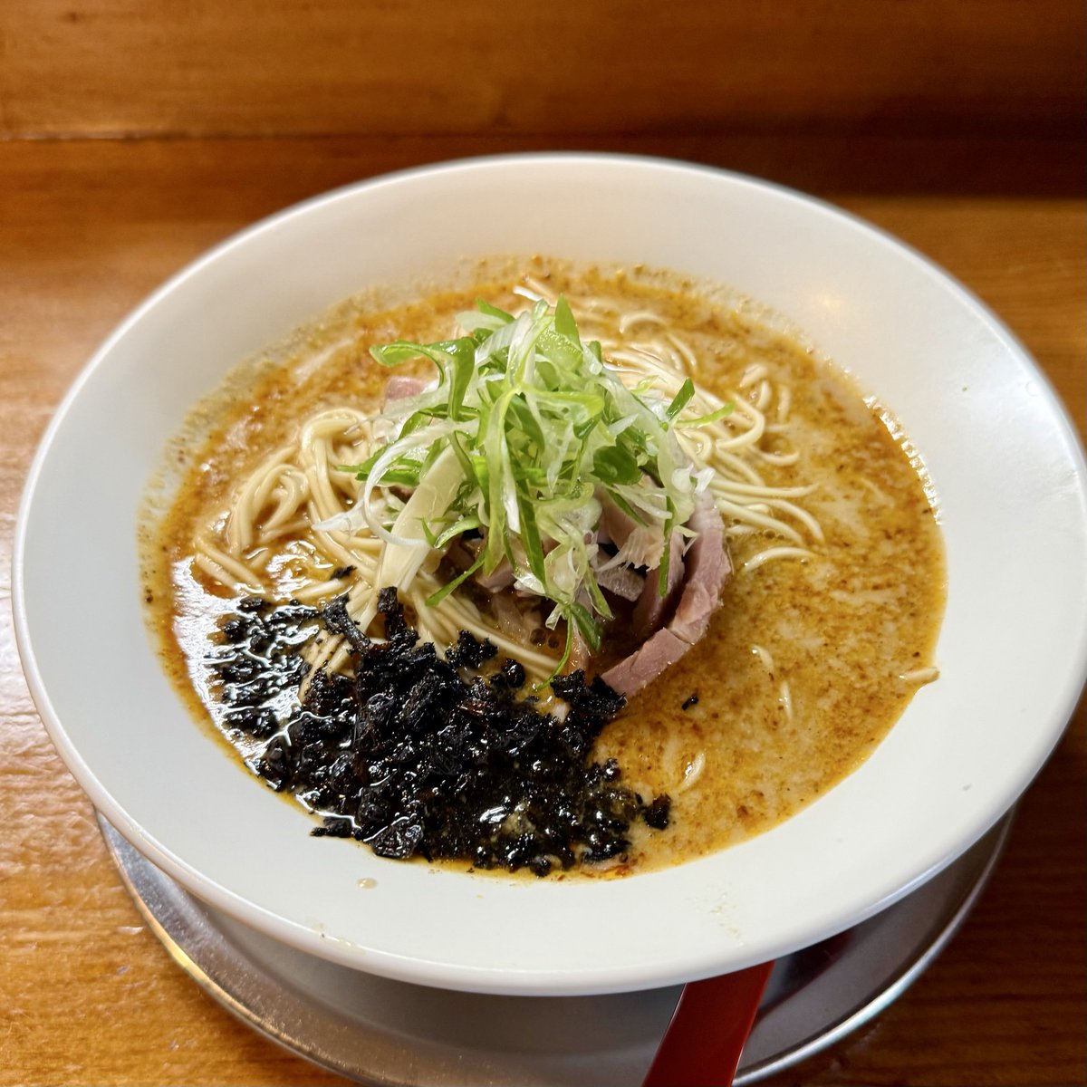 dashiyo15's tweet photo. さんくるげ
たんたん麺
+焦がしネギ
+ごはん

迷ったけどやっぱりこの組み合わせ🍜🍚
何度食べても美味い😋
満足度が高い💯
美味しかったー‼️
前回食べたお土産もとてもクオリティー高くてまた買っちゃった🍜📦

#さんくるげ https://t.co/gzxyXdiYx7