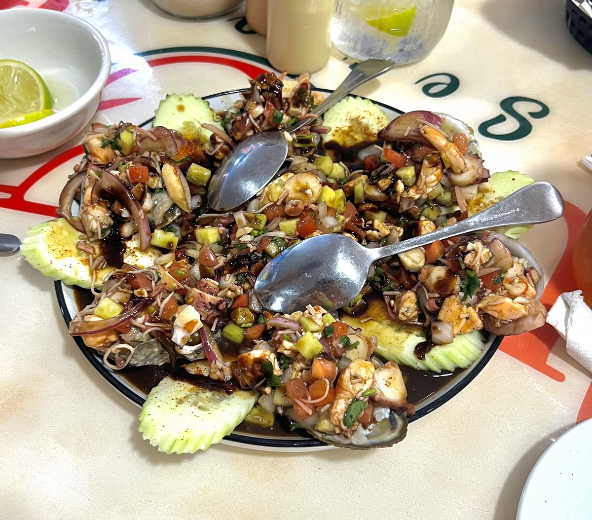 Baseball25dave1's tweet photo. And here we are again. I don’t even have to tell you where I’m at. You already know I was coming back to make my weekly visit. Absolutely love this place. #AquaChile #Mariscos #VenezuelanSeafood #MyWeeklySpot https://t.co/qhrtlst7if