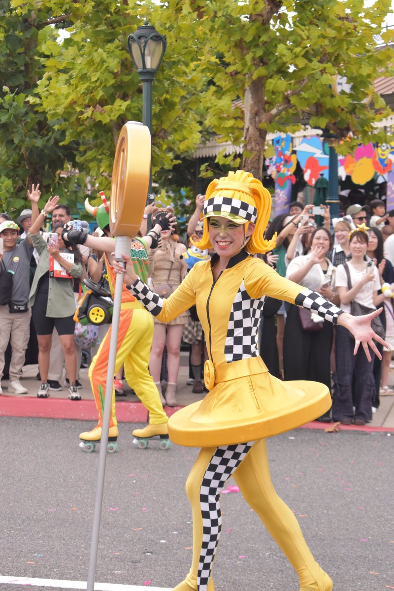 _unr_k2's tweet photo. 9/14 13:00 NO LIMIT!パレード usj
マリオ コインのお姉さん方🌟

長袖でこのスマイル天才(̨̡՞o̴̶̷̤  ̫ o̴̶̷̤՞)̧̢ https://t.co/GRmj4bkmuI