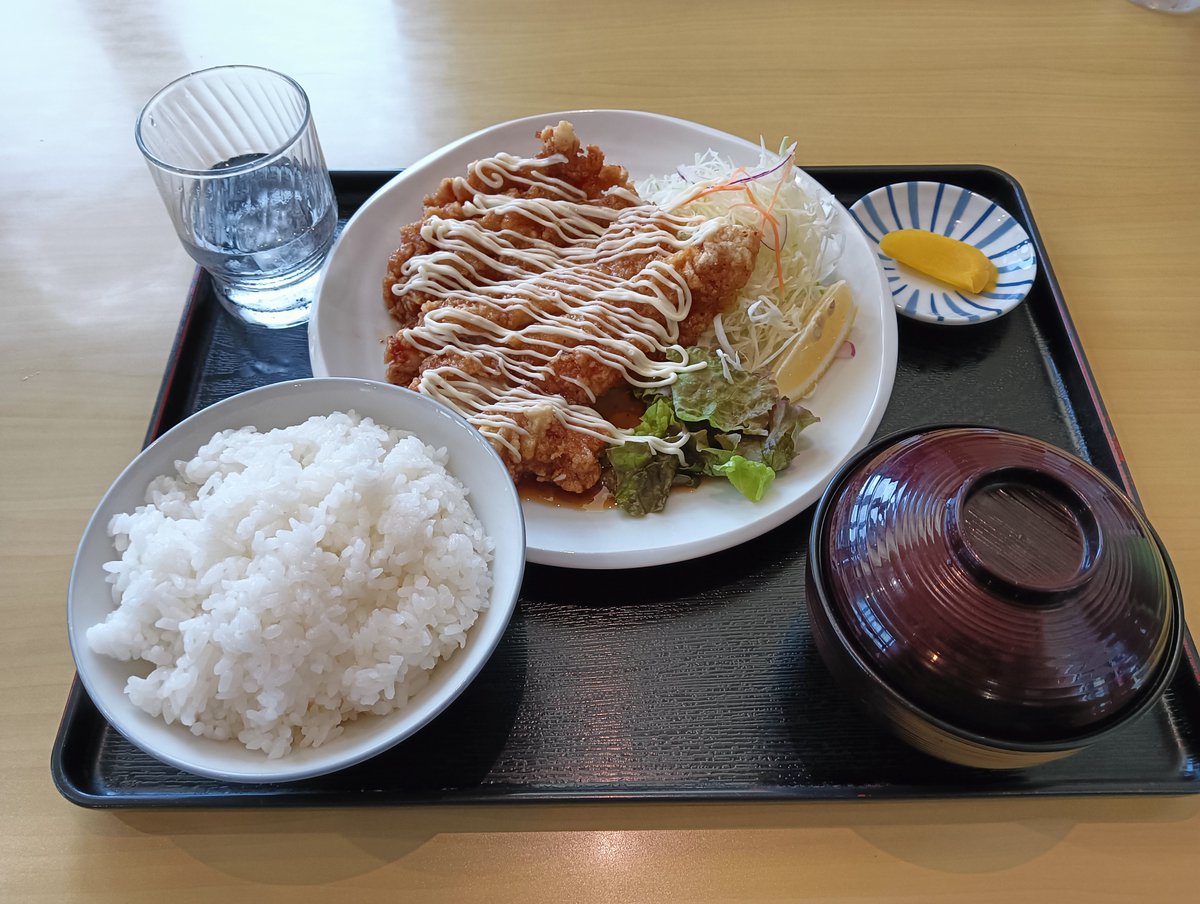 Autogarage304's tweet photo. 車ネタではありませんが、地元の五百川食堂が惜しくも今月末閉店とのことで、人気のチキン南蛮定食を頂いてきました！
とっても美味しいこの味が食べれなくなるのは悲しいです😭 https://t.co/gQCukPtk77