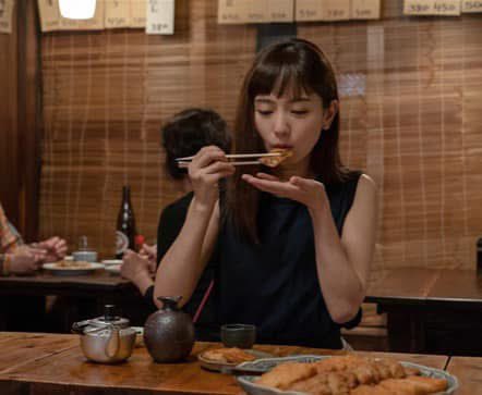 nonderful's tweet photo. 今朝、いきなりの悲しい知らせに驚かされた

大好きな俳優さんだった

主演した “コの字” を紹介するドラマは好評でシリーズ化された

そのシーズン1、2共に登場した酒場が、僕もなじみにさせてもらってる神保町のお店で、彼女自身も贔屓にしてくれてたらしいと聞いて

ず…

https://t.co/yFbEWKdFph https://t.co/mGseAqB1Md