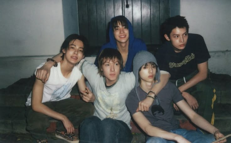 bunniestranho's tweet photo. 🩸 𝙿aranóia: 

Uma fanfic de suspense do #cortis onde um novo boy group de K-pop estoura sua bolha, os 5 jovens se tornam os mais bem sucedidos de toda a indústria musical, mas a fama tem um preço muito alto para todos eles. https://t.co/I0yHR9mr6b