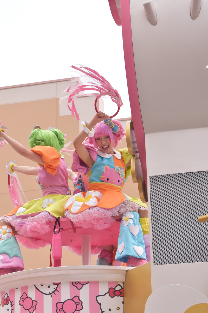 _unr_k2's tweet photo. 9/14 13:00 NO LIMIT!パレード usj
ゆりちゃん、きかちゃん

キティ楽しすぎるﾐ・◦・ﾐ🎀 https://t.co/e4IoW4n2y5