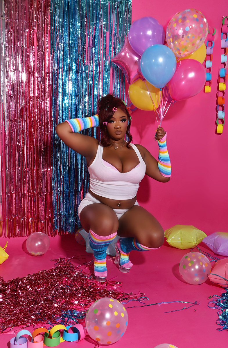 xo_baddiej's tweet photo. #25 🎈 https://t.co/nqzg7TxB9V