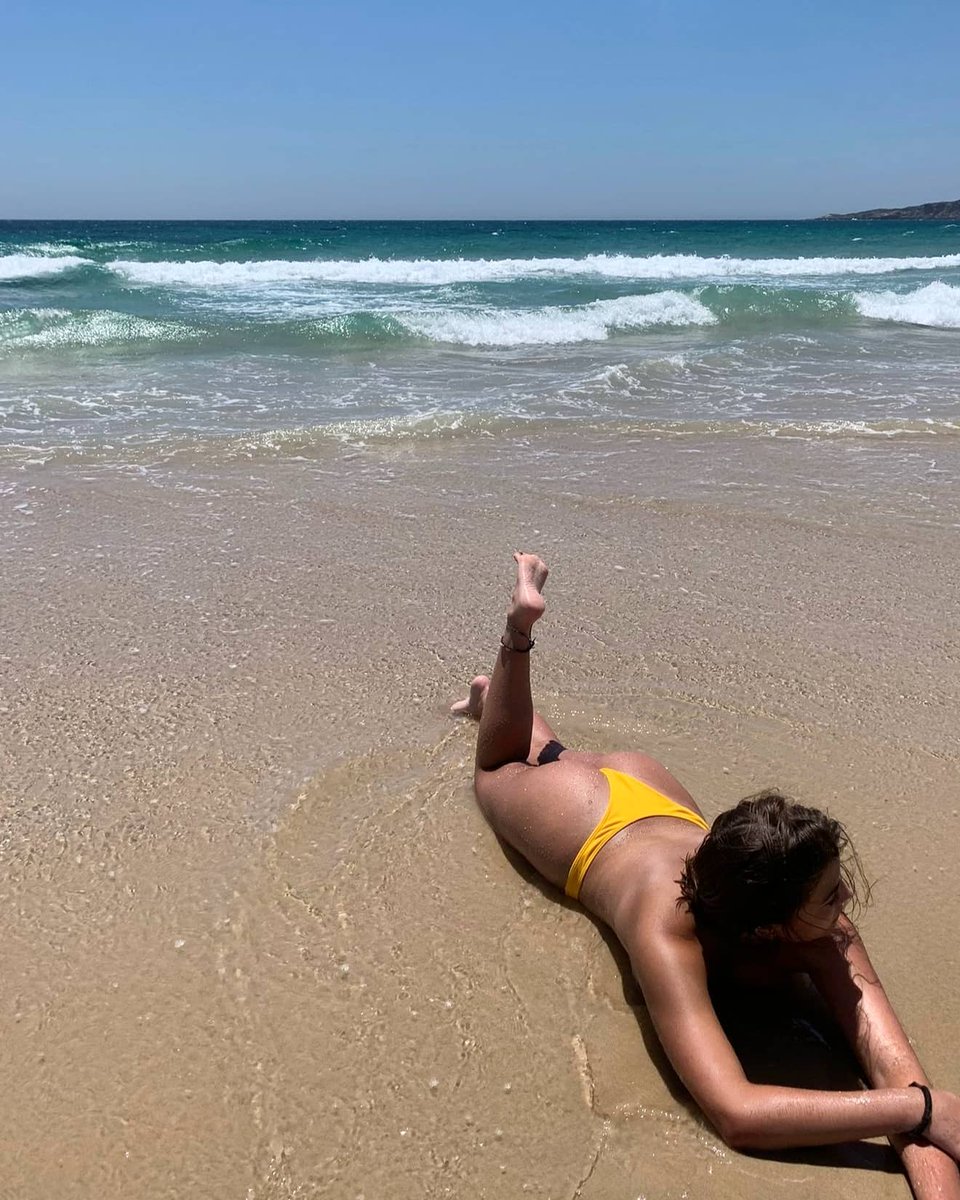 ThongBikinis's tweet photo. instagram: @sarayleo15

#thong #bikini #beach #thongbikini https://t.co/b0gxCH27wq