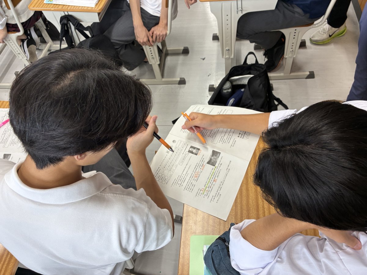 Toshima_hs's tweet photo. 「裁判員に選ばれた人が課せられる守秘義務とは？」
日本の裁判制度について２年生が学んでいます。
#都立豊島 #公共 https://t.co/VD7yxp0Azw