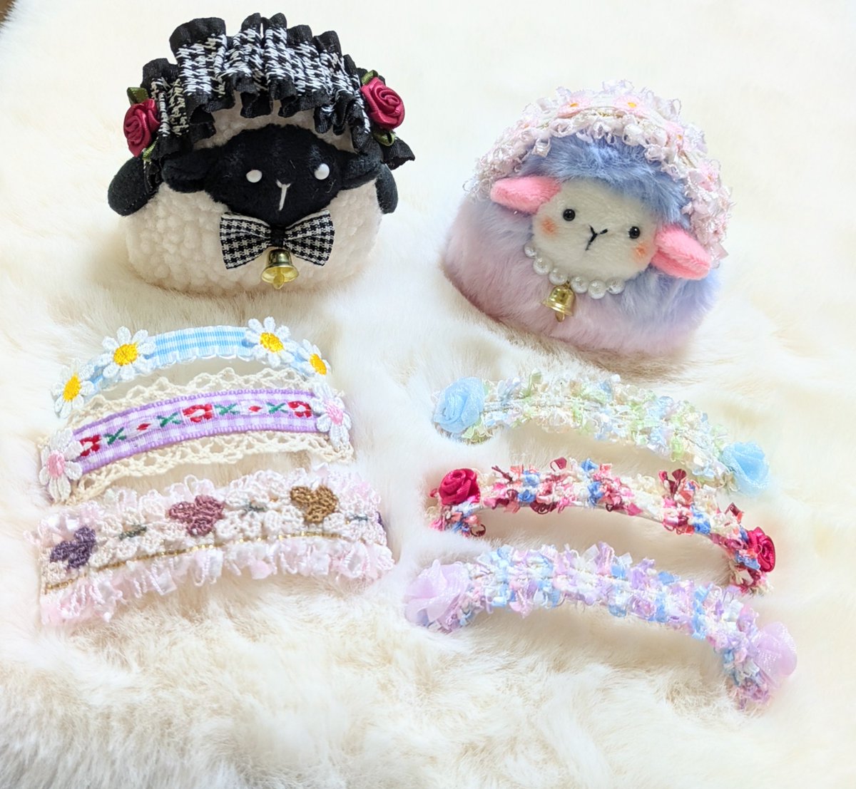 kinocokinaco_oo's tweet photo. ほんわか可愛いぬいぐるみを作っています😊

写真は来年の干支のヒツジさん🐑
ヘッドドレスは取り外し出来てお好きなのを選べます✨

🍄出展予定🍄
9/20(日)てづバ大阪
9/22(火)そうさくマーケット
10/28(水)～11/3(火)小鳥事変
11/28(土)まちの小さな雑貨市

 Thanks❤︎   @Lupopo_cafe https://t.co/t2kySw9WPS