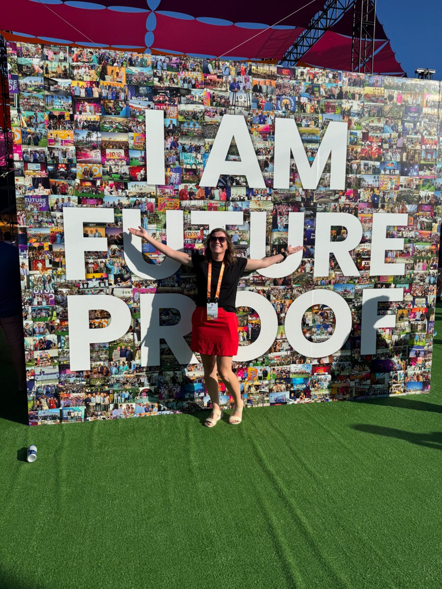 MelissaJoyCFP's tweet photo. Ladies of @FutureProof_HQ I think we need an OOTD this week. I’ll start. #futureproof #fpootd Day 1 @averagejoelle @karencoyne https://t.co/v0N7hNFa0a