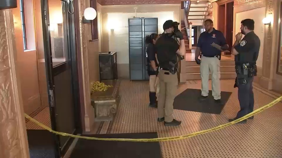 ABC7NY's tweet photo. 59-year-old woman found dead in Bay Ridge apartment; death deemed suspicious https://t.co/WxCOUv8Wt4 https://t.co/7ysCFdmBIe