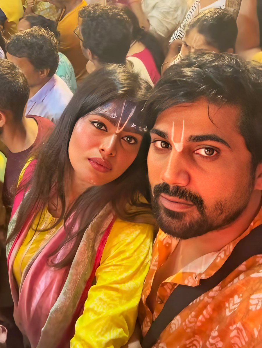 Pathan_Orhan's tweet photo. @SanjuKu79832010 She is Anamika Singh not muslim😀😀 https://t.co/IJPb1IbndE