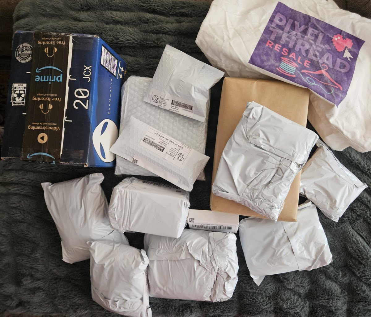 PixelAndThread_'s tweet photo. another mondayπ¨π¨π¨π¨π¦π¦π¦π¦
Packed upπ«‘
Shipped outπ«‘
#GRIND #PixelAndThreadResale #ResellerMonday #MailBank https://t.co/11OPgGCIEf