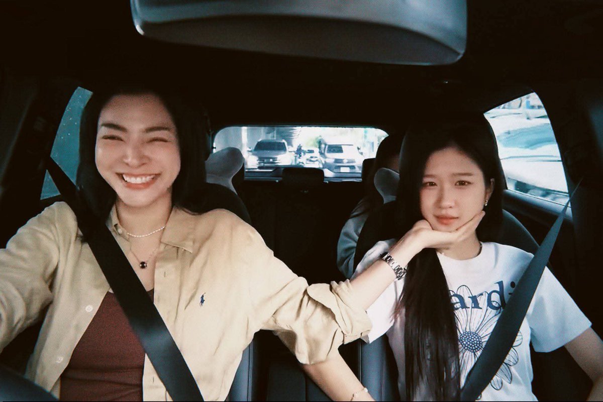 SkyfcfayePeraya's tweet photo. หาให้เจอนะ คนที่ทำให้รู้สึก
ปลอดภัยมากพอ จนกล้าเป็น
ตัวเองในทุกๆเวอร์ชั่นที่อยู่กับเขา

🌻🌻🍑🍑
#FayePeraya
#AtomPariya https://t.co/qAh5aY4Tvz