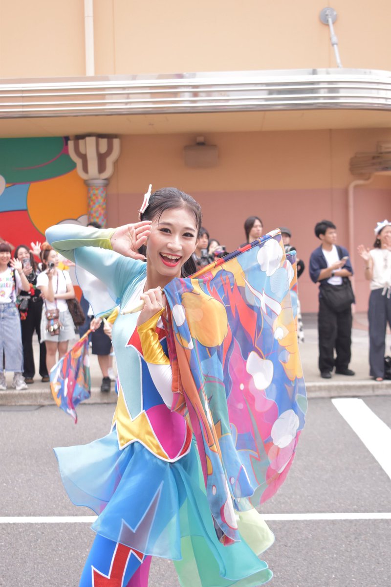 _unr_k2's tweet photo. 9/14 13:00 NO LIMIT!パレード usj
先頭 ゆうかちゃん

オーラえぐいーー😸✨✨ https://t.co/cb9cy2q8XU