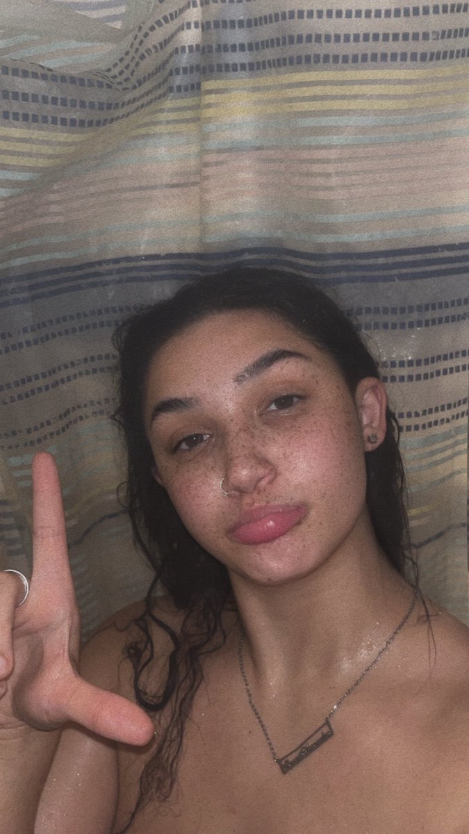 wallets4lilly's tweet photo. Even in the shower ur a loser piggie oink oink 🐷 https://t.co/ZrYOC2WkHI