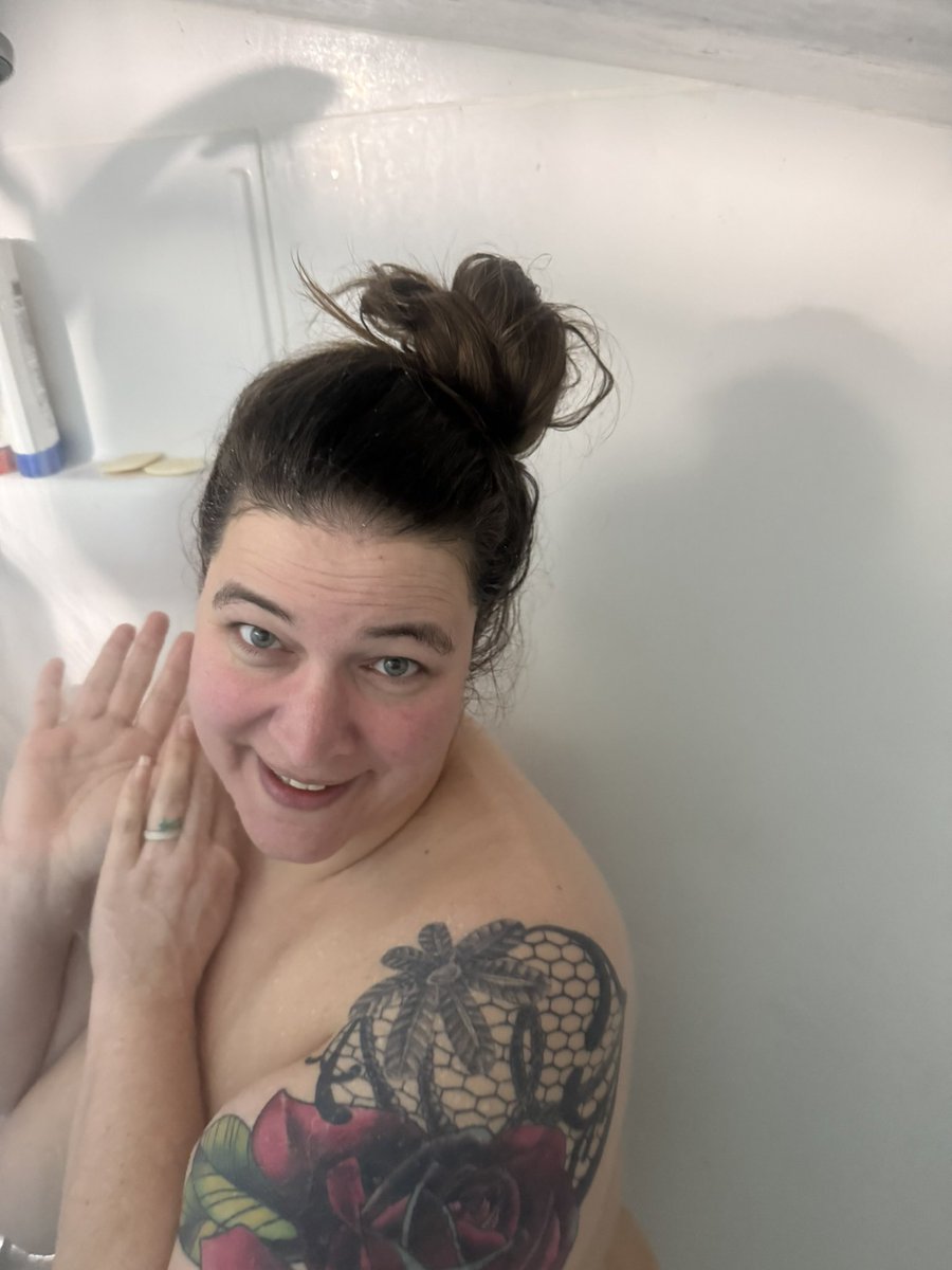 midwestern_thic's tweet photo. Needed a cold shower…. https://t.co/EWbN6tCbTe