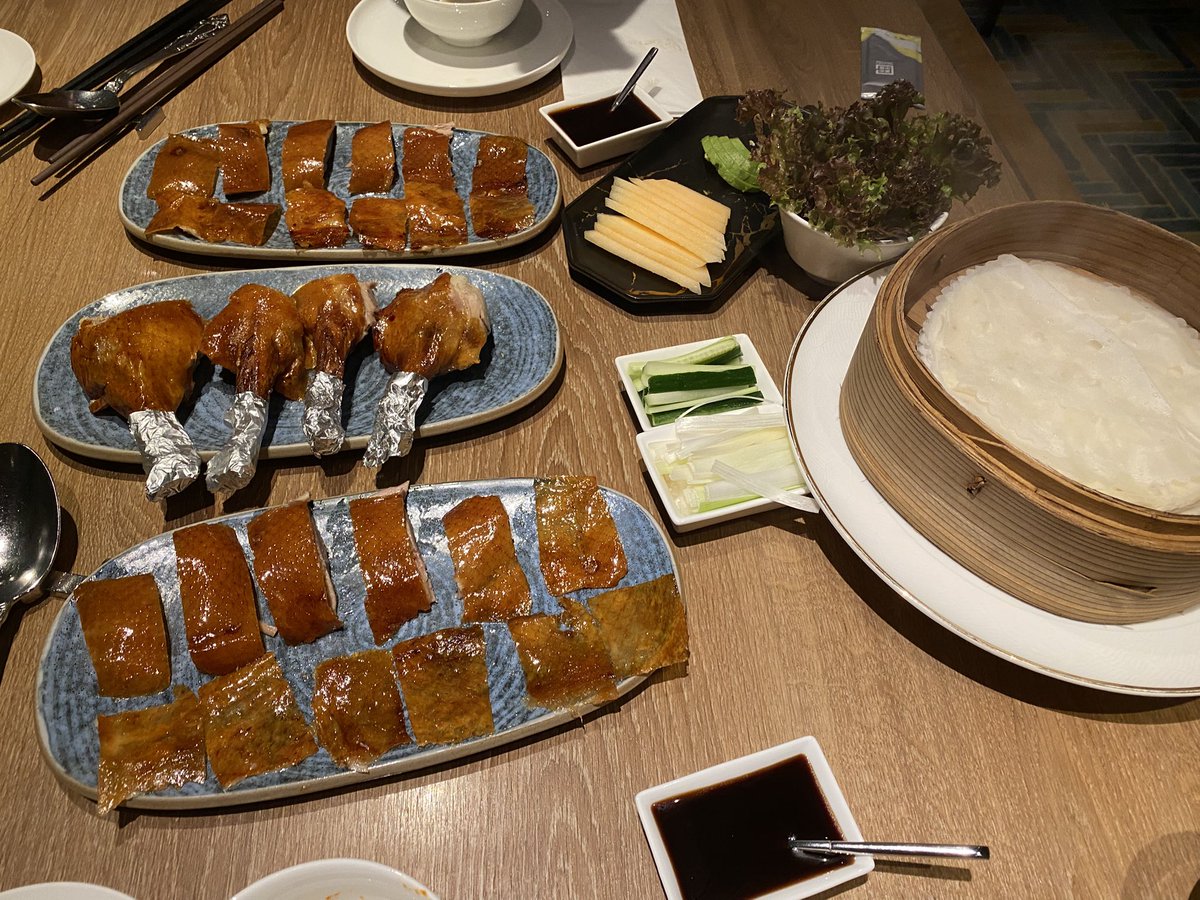 dannycheng2022's tweet photo. Dinner for two at a Chinese restaurant in Central, Hong Kong. At US$128, it was a fair price. To be honest, most high-end restaurants in mainland China are much better in terms of service and food quality. https://t.co/bwhXu3NNe2