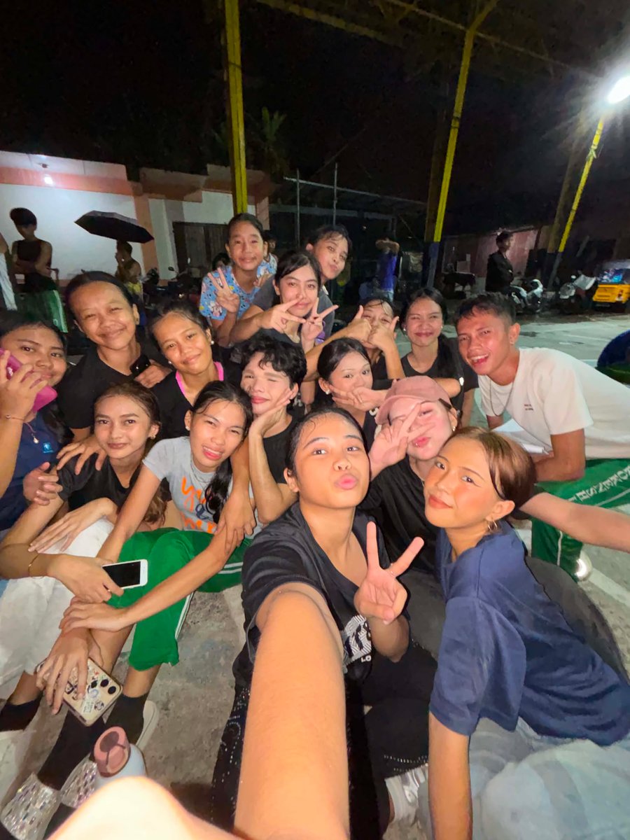 pakshiitt31's tweet photo. I'm gonna miss this bond. Until our next journey my Sapiro nakshiesss! 😌🤎🍂 https://t.co/dRQP4vcEQi