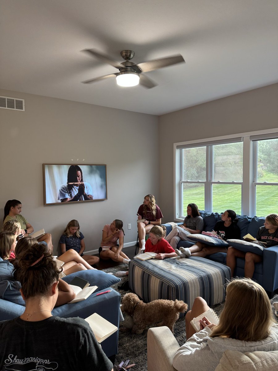 gracecollegewbb's tweet photo. First Dinner &amp; Devo of the year this past Sunday afternoon! 

Always a great time at Coach’s house for some food &amp; fellowship! https://t.co/4pWgqSzmz6