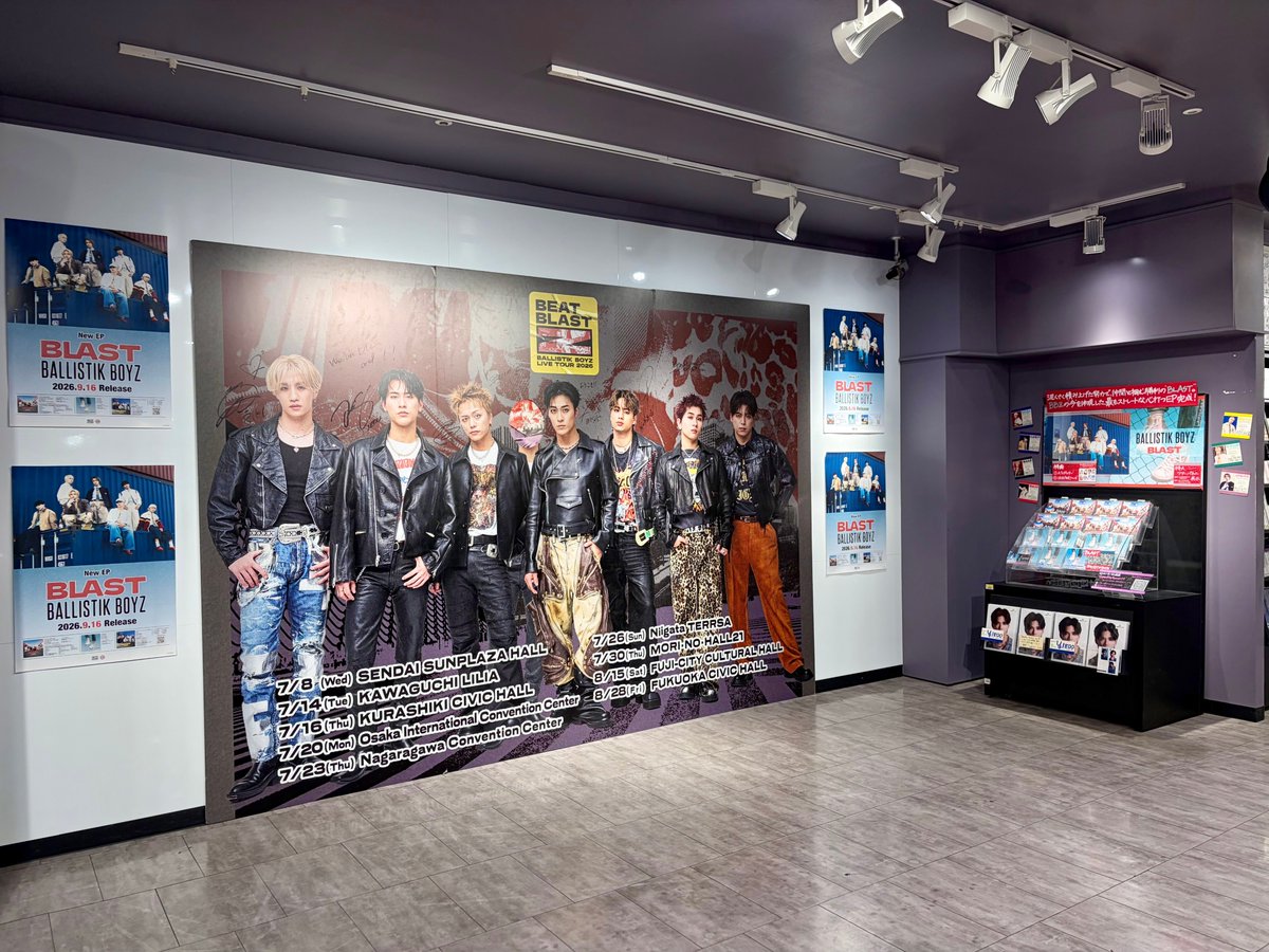 TOWER_Shibuya's tweet photo. 【#タワ渋LDH】#タワ渋BBZ #BBZ_BLAST

9/16発売
#BALLISTIKBOYZ fromEXILETRIBE
『BLAST』入荷しました💿

🎁特典🎁
①A3ポスター or ②渋谷限定トレカ
（対象商品1枚購入につき
 ①または②のどちらか1点お渡し）

②渋谷限定トレカはランダムで
メンバー直筆サイン入り✍️✨

期間限定で特大ツアーパネルも展示中🔥
4階にてお待ちしております🐰🧡(朋)