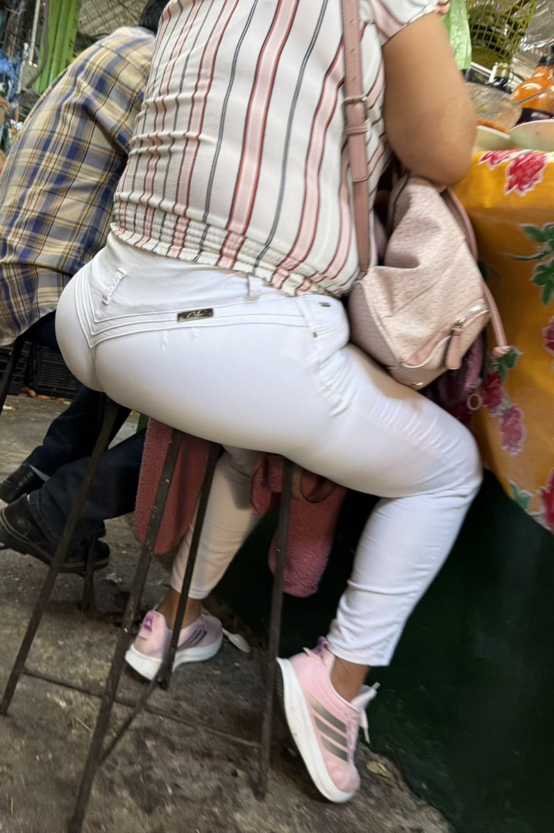IvanRMendiola20's tweet photo. Ni cabía en la silla https://t.co/w7opwPP7Sw