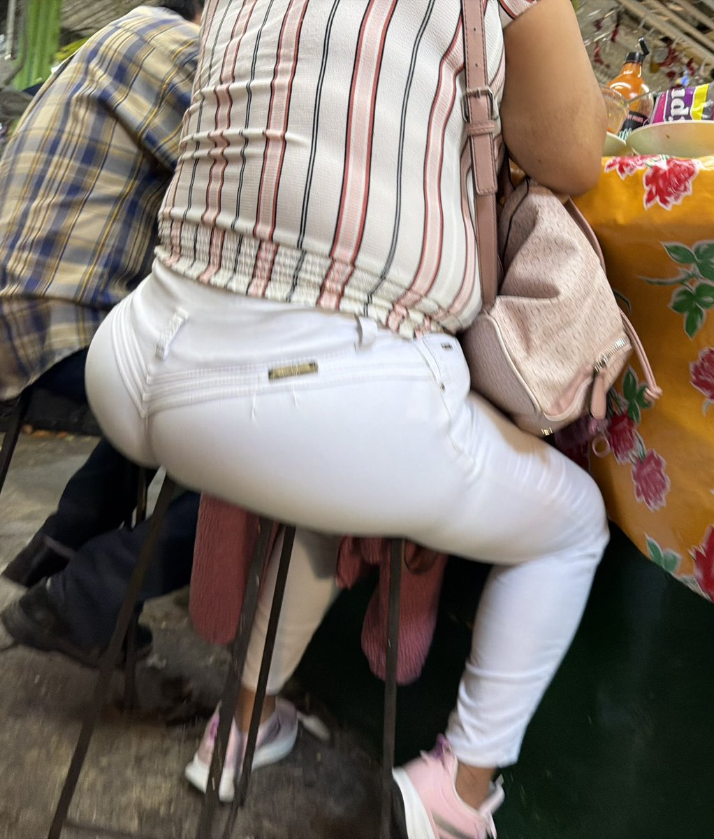 IvanRMendiola20's tweet photo. Ni cabía en la silla https://t.co/w7opwPP7Sw