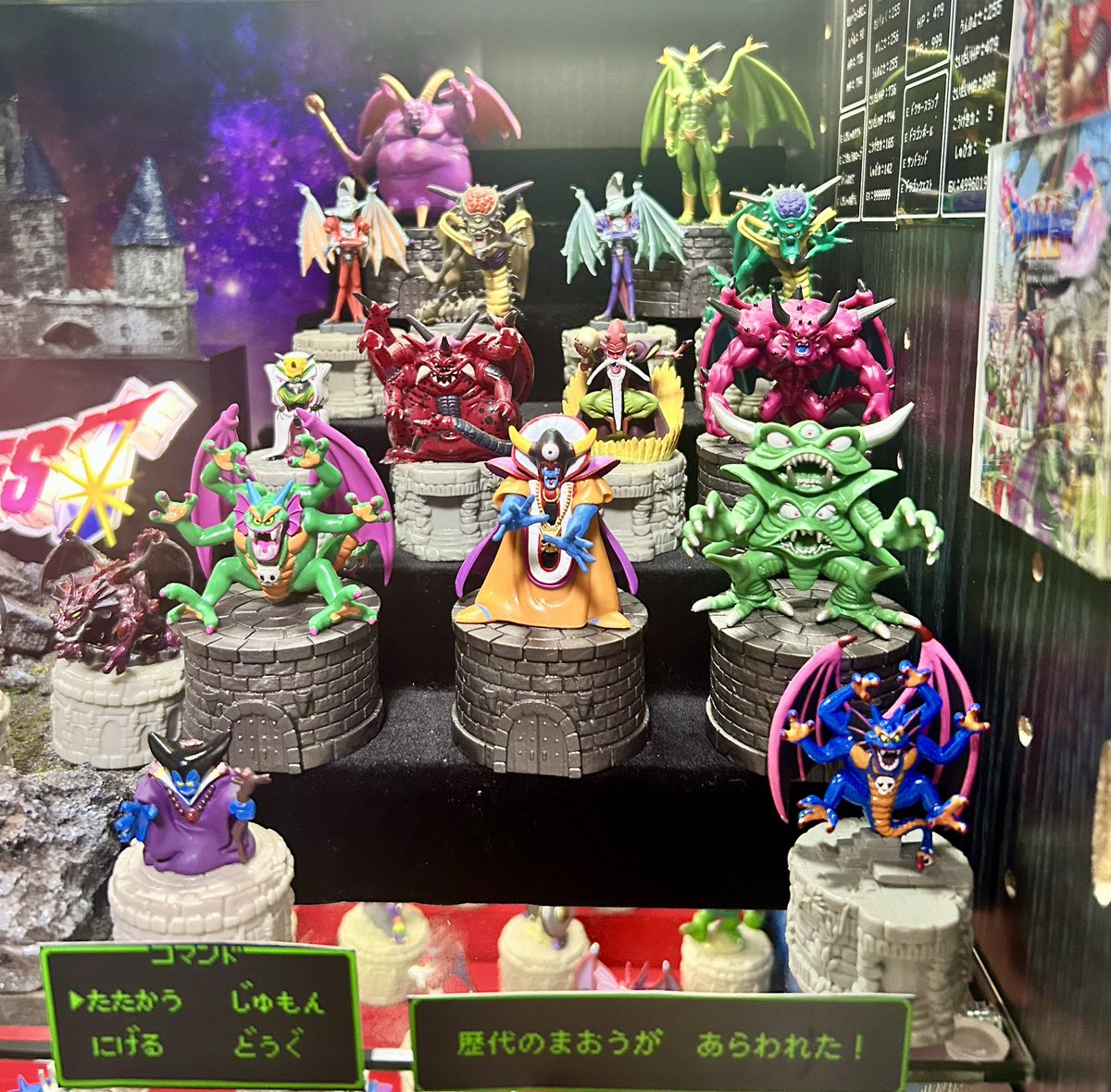 YasuoHashimoto5's tweet photo. #うちのコレクション
#セミーうちコレ祭

今回は情報量過多な棚を目指したので、写真4枚では紹介しきれない部分も追加で貼っておきます。スルーしても大丈夫
 です。まずは「伝説の魔物=裏ボス」「歴代魔王」「中ボス」の3コーナー。 https://t.co/tuVyW3FhZO