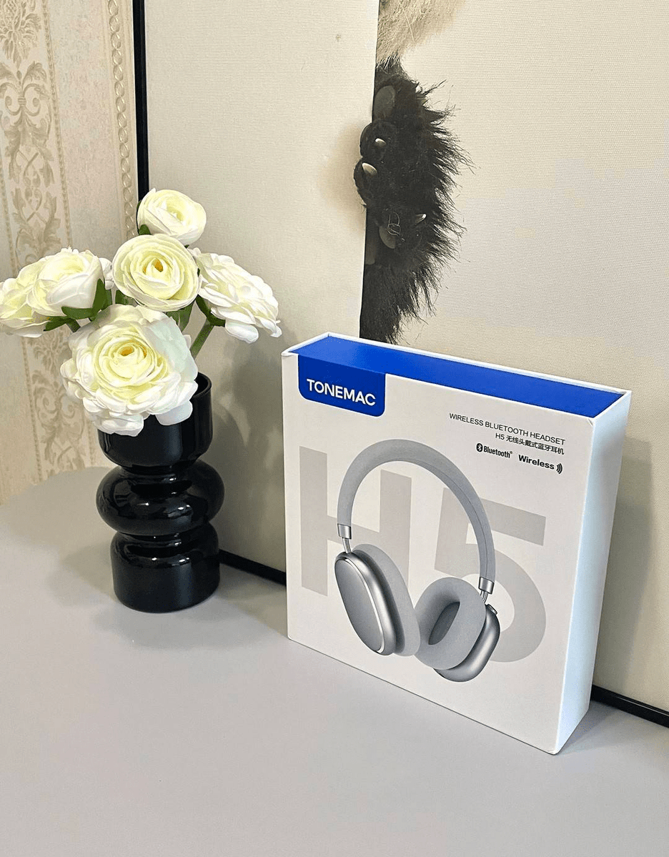 minth221108's tweet photo. Just unboxed my new wireless earbuds—sound quality is chef’s kiss, no more tangled wires! https://t.co/Ku5PnCH8Q4