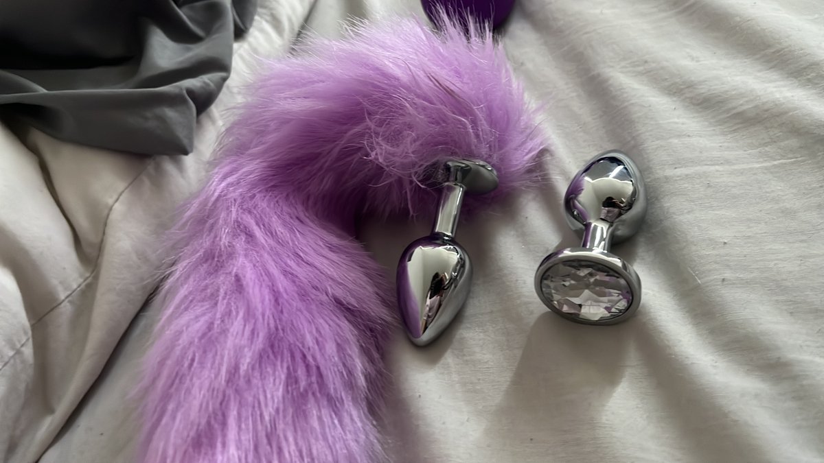 MileAnaisCL's tweet photo. Les gustan mis plugs? uno es bien gordo si quieren un foto con ellos denle rt https://t.co/3KWGHg5zib