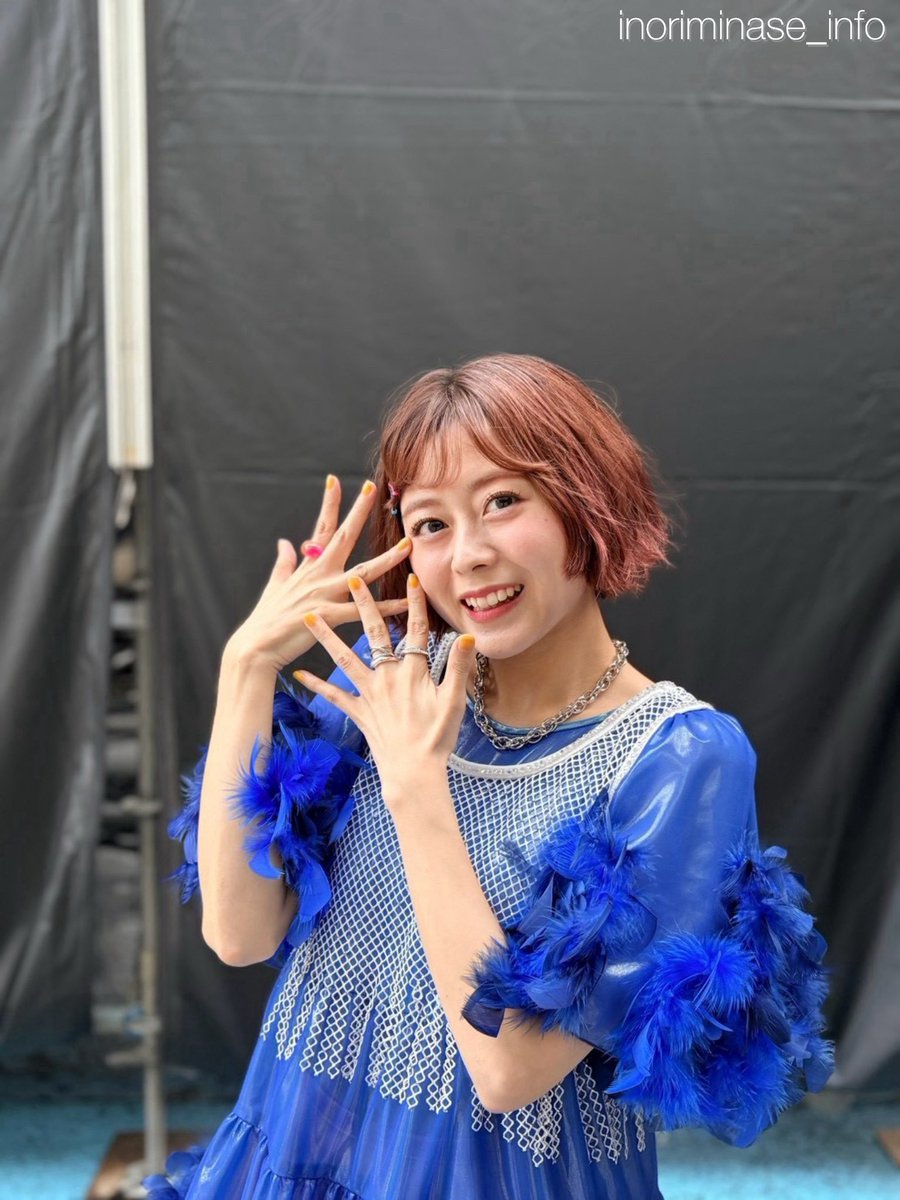 inoriminase's tweet photo. 1日目に来てくれていた友人から2着目富士山イメージでしょ！って言われて
は！そういうことにしよう！となった！
富士山いのり🗻
偶然？否、必然！
おでこだし似合うんだよね〜わたし！

#水瀬いのりOPENAIRLIVE
#サマチャレ
#2着目🗻 https://t.co/vyPx6I7gzq