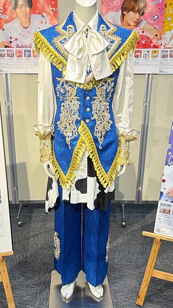 o7_hy__'s tweet photo. アイドルパワー衣装 塩﨑太智くん🩵
全体的にキラキラしててかわいい( ; ; )特に背中のハートかわいい🎀 https://t.co/UTxAMzlKU1