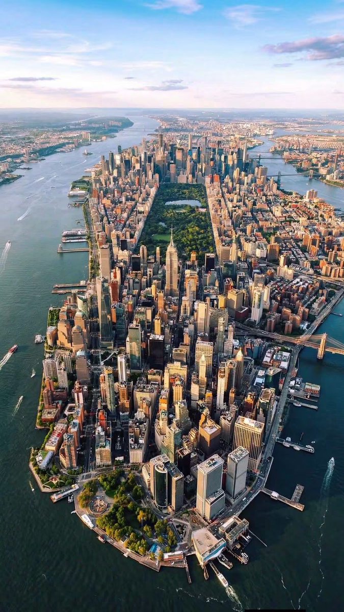 PrettyCitiesX's tweet photo. Aerial view of NYC 🗽 https://t.co/LJK1QbtUds
