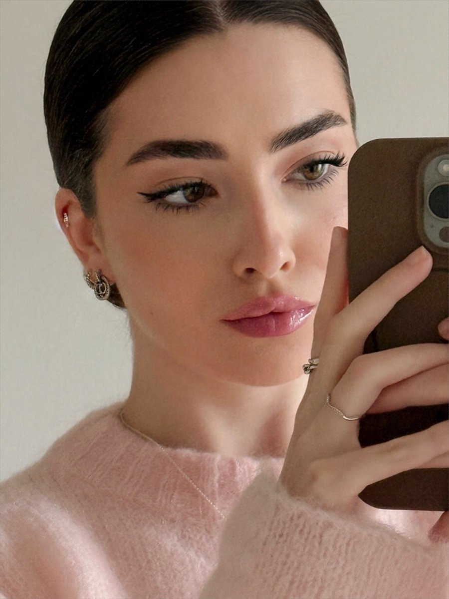 ElizabethMlw2d's tweet photo. What do people spend so much money and time on skincare routines? https://t.co/yD2j14oBjC