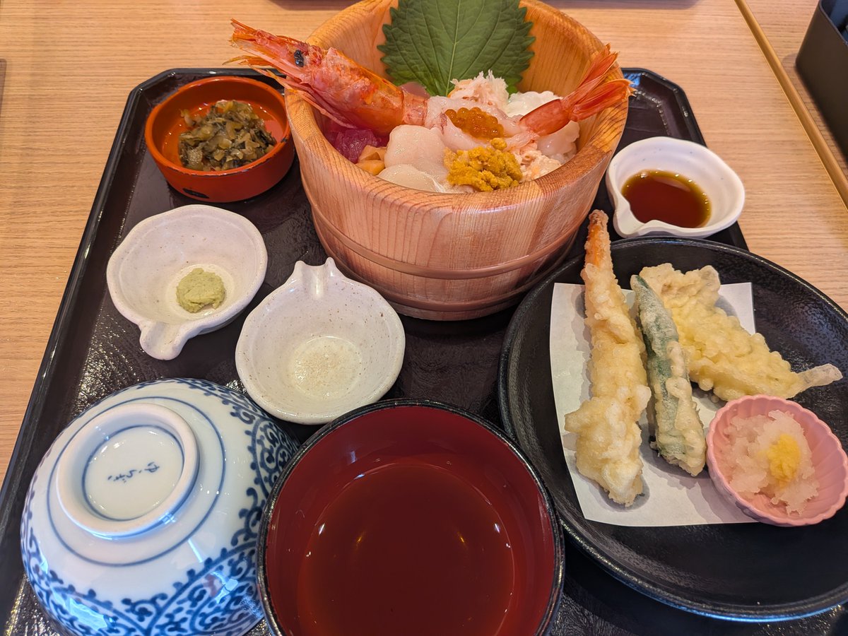 Torafunjyatta's tweet photo. 今日は埼玉の母親のところへ！
お昼ついでに色々と買い物～
とりあえず元気そうでなにより♪ https://t.co/cryqpWoLx5