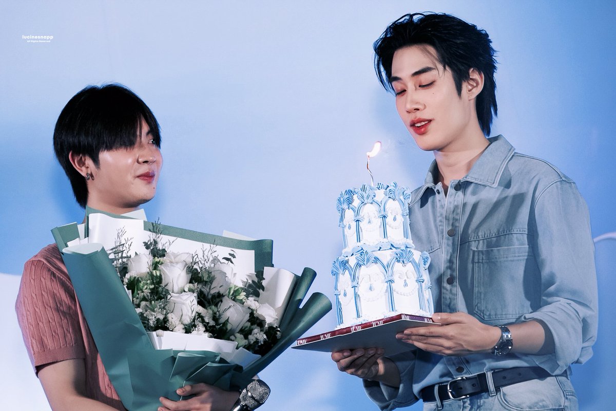 lucinesnapp's tweet photo. ตอนมองพี่เขาหนูคิดอะไรอยู่น้อ 🥺

#28thHBDTLE
@TLE_mtm #TLE_mtm 
@firstone_wnk #Firstone 
#TleFirstone #เติ้ลเฟิร์สวัน https://t.co/YbnwdJSB4h