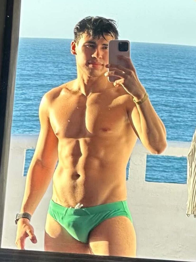 punquesitoramo's tweet photo. @WESTPOV_ De hecho tiene más cuerpo de hombre que cualquier hombre 🥹 https://t.co/Fx21fzefxa