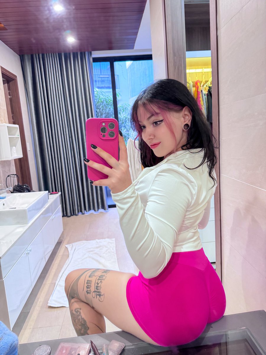 alt4iva's tweet photo. I have a great personality btw https://t.co/XdBNoCoxeK