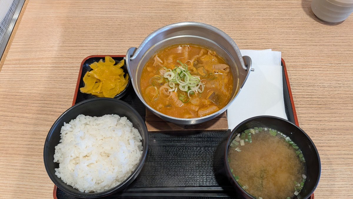 8018yoshi's tweet photo. お昼🤤
もつ煮定食
味噌󠄀仕立てのピリ辛が食欲をそそり
美味しかったです
ご馳走様でした🙏

#甘楽PA
#上信越道 https://t.co/v4Fx2yt9iQ