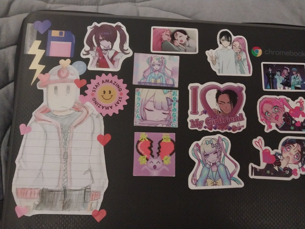PukingLime's tweet photo. My chud laptop and travis rapid drawings #tmirb #travisrapid 🥹🥹🥹 https://t.co/zu8xfHq27a