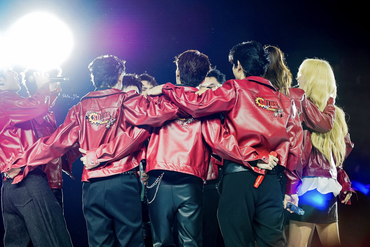 shin_jin's tweet photo. SOTUS TENIVERSARY~
@stjinx_maya @kristtps @new_thitipoom @neeensu @Gunnzsmile @chaaitee @off_tumcial @Janhae @wawamaripha @princenrds
#SOTUS10thYearConcertD2
#SingtoPrachaya
#KristPerawat
#คริสสิงโต
#gunsmile
#chaaitee
#Newwiee
#OffJumpol
#JANHAE https://t.co/2fx2mIkqXf