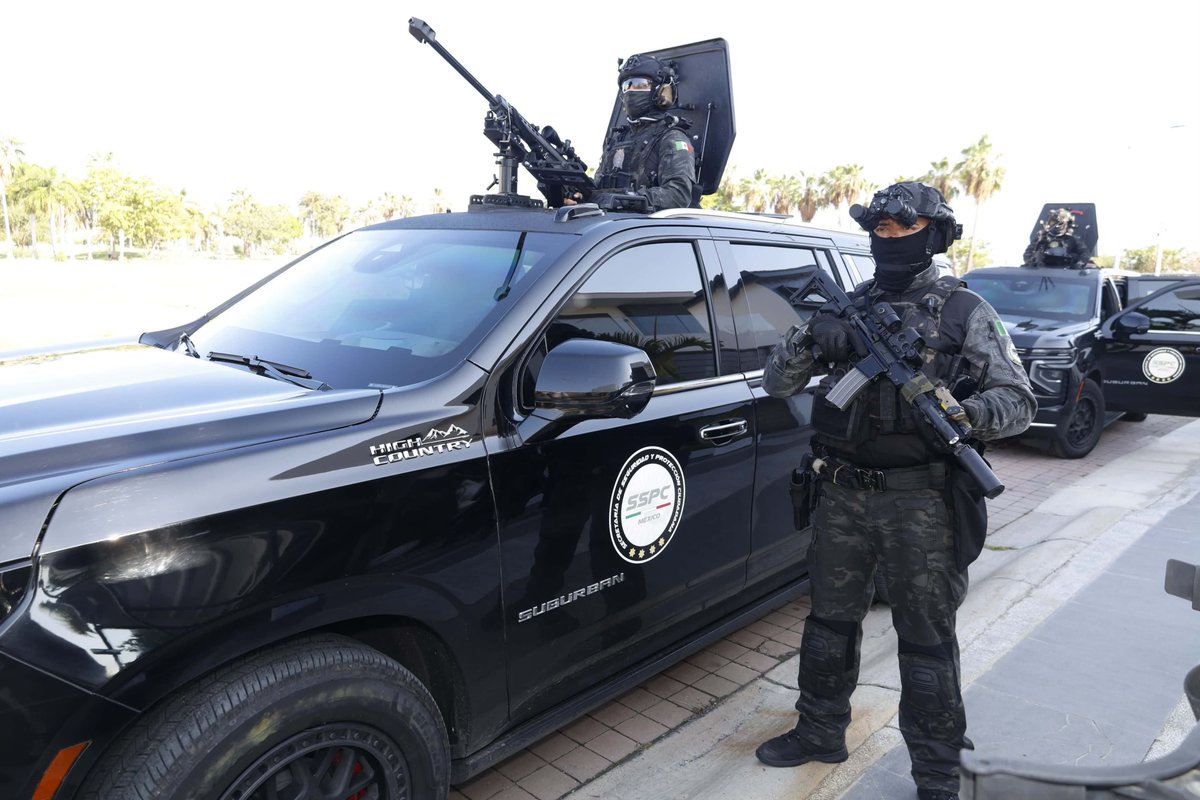 unosspc's tweet photo. Servir y proteger a nuestra Patria es el mayor honor 🛡️🇲🇽

@OHarfuch 🫡

#Harfuch #SSPC #OperacionesEspeciales #ElMejorEscudoDeMéxico https://t.co/OdmqSpaVAB