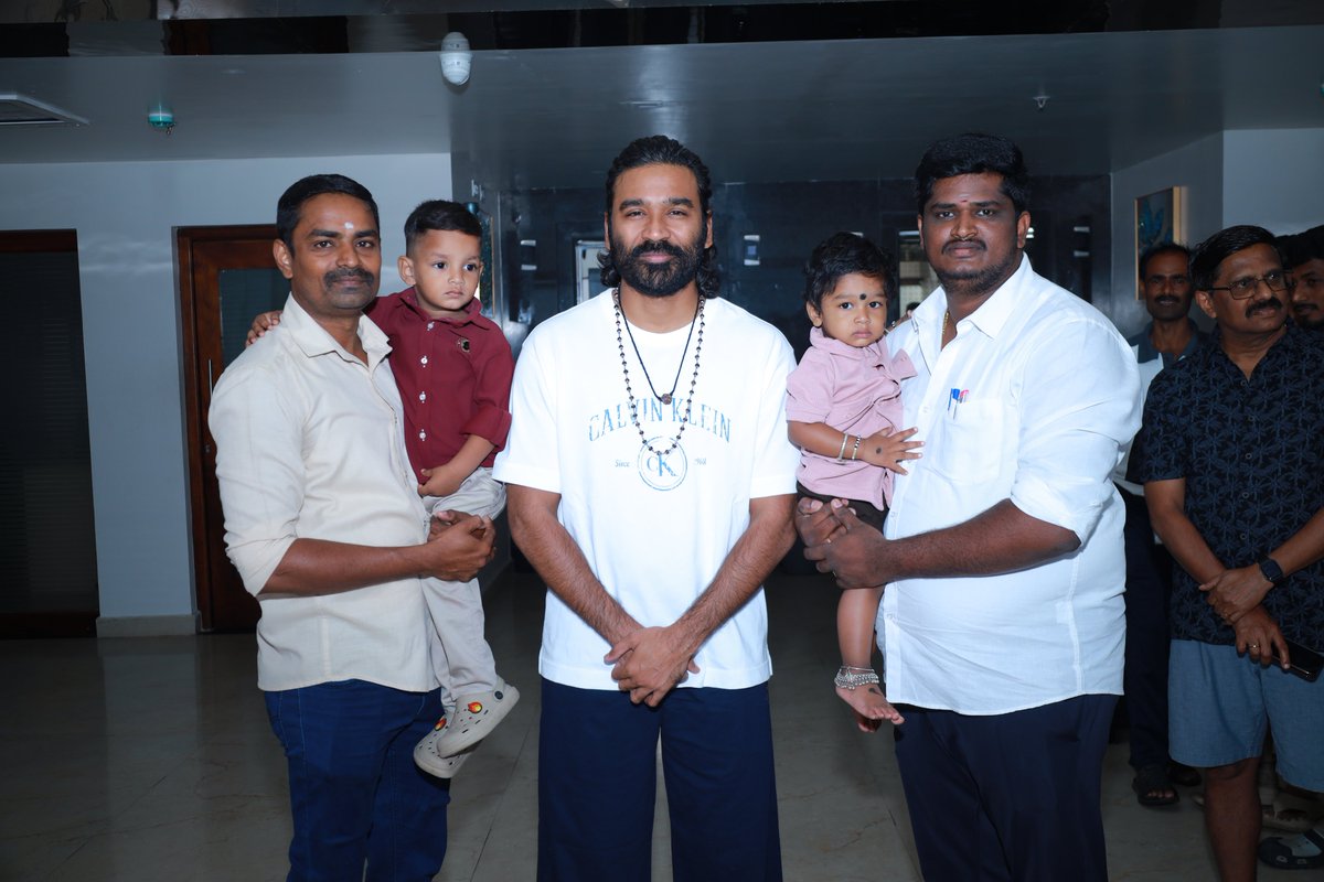 TheniDhanushFc's tweet photo. Thalaivan @dhanushkraja Today Recent Clicks At Theni !!..

@B_RajaAIDFC @DirectorS_Shiva
@theSreyas @Chowdrey_Pro

#OM | #OMChapter1 | #TamizhMurugan | #Dhanush | #DhanushUHD_Offl https://t.co/PmUPtoK4Yp