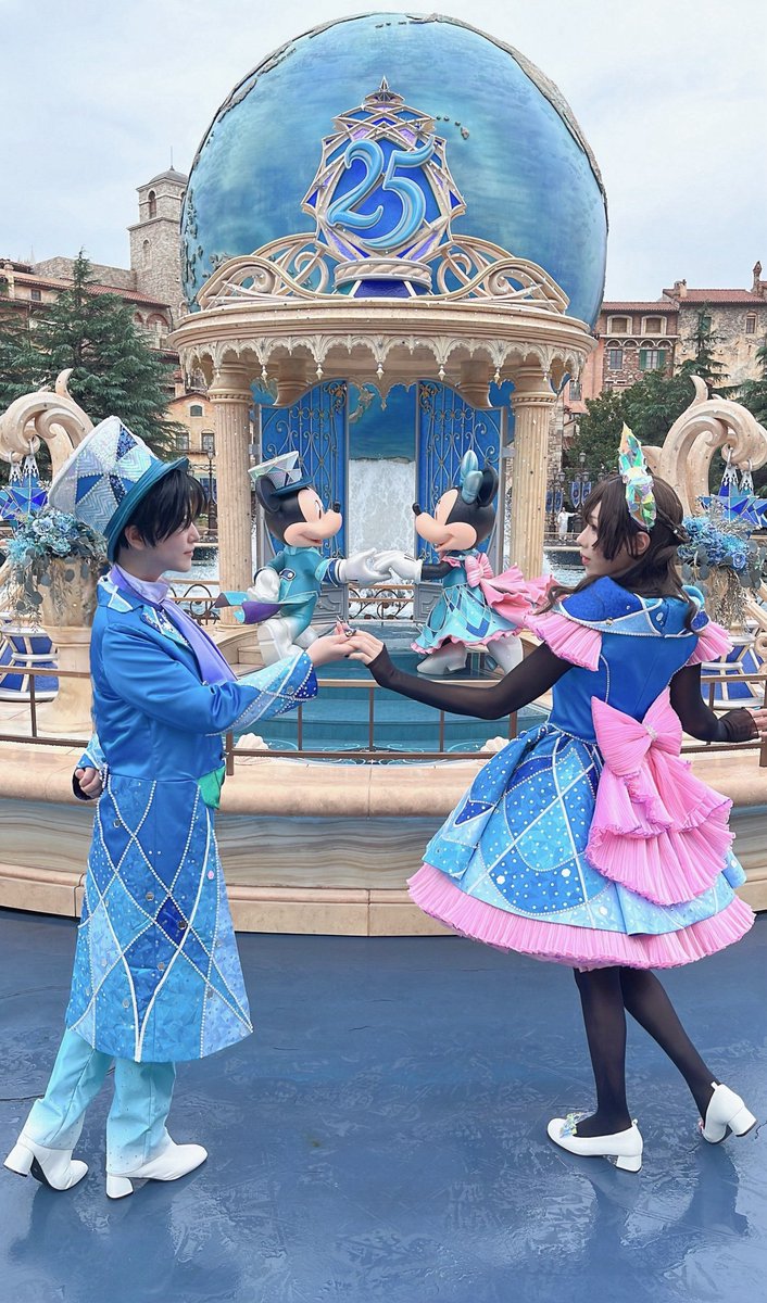 sorapiyo193's tweet photo. モニュメントの前で念願のッッ…！！！
仮装始まったー✨(手袋なし) https://t.co/op1X0tknRz