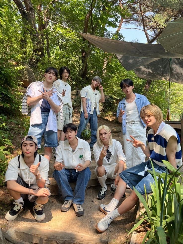 linajin4u's tweet photo. Ecustays, que animalito de Ecuador les gustaría ver en algún futuro banner por si los Kids vienen a Ecuador?
Yo diría que la Tortuga de Galapagos 🐢
USEN LOS TAGS!! 🫶🏻✨
#SKZenEcuador
#EcuadorNeedsStrayKids
#BringSKZToEcuador
#RunitEcuador
@jypnation https://t.co/wrPTnWx6o7