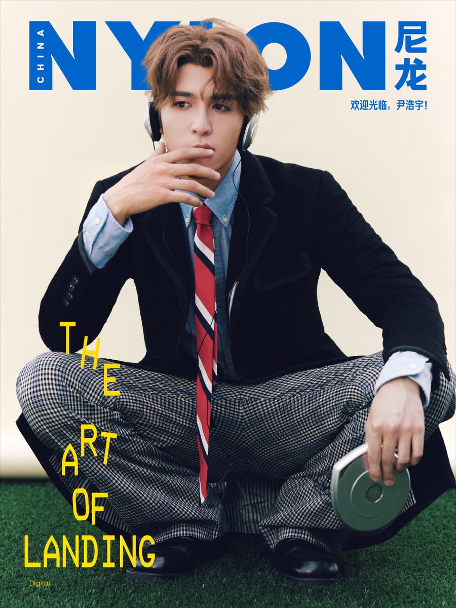 kimura_kenchin's tweet photo. #ข่าวปลาดาว 15/9/26
1. NYLON ลงปกเดี่ยวของ #แพทริค
⭐️ ดีงามมาก ปกสวยมาก แพทหล่อมากกก💖
#PatrickFinkler
#แพทริคณัฐวรรธ์  #YinHaoyu
#尹浩宇 #Patrick尹浩宇
@patrick_pppat
ช่วงเปิดเทอม｜ในที่สุด รอยยิ้มและเสียงหัวเราะของหยิ่นฮ่าวอวี่ ก็เข้าถึงบริบทของภาษาได้อย่างลงตัว ไม่มีช่องว่างระหว่างกันอีกต่อไป

ในฐานะลูกครึ่งเยอรมัน-ไทยที่ใช้ชีวิตวัยเด็กในเยอรมนี ช่วงวัยรุ่นในประเทศไทย และเพิ่งเดินทางมายังประเทศจีนตอนอายุ 17 ปี หยิ่นฮ่าวอวี่กล่าวว่า สิ่งสำคัญของการเรียนภาษาให้ดีจริง ๆ คือ ต้องสามารถฟังและเข้าใจมุกตลกของคนในภาษานั้นได้ เป็นเวลาสามปีที่เขาได้เรียนรู้ ฝึกฝน และแสดงออกถึงตัวเองอย่างต่อเนื่องผ่านละคร รายการวาไรตี้ และการแสดงบนเวที แต่มีเพียงเขาเท่านั้นที่รู้ถึงช่วงเวลาที่แท้จริง—ช่วงเวลาที่เมื่อได้ยินมุกตลกของจีน เขาพบว่าเขาไม่จำเป็นต้องมองคนอื่นก่อนตัดสินใจว่าจะหัวเราะหรือไม่

เขาพูดถึงตัวละครที่เขารู้สึกว่าเหมือนตัวเองมากที่สุดในตอนนี้ จากละครที่ยังไม่ออกฉาย เป็นนักศึกษามหาวิทยาลัยที่มองโลกในแง่ดี มีเป้าหมายที่ชัดเจนสำหรับอนาคต และมองเห็นด้านดีของสิ่งต่างๆ เสมอ “เขาค่อนข้างเหมือนผม ผมก็เป็นคนเรียบง่ายที่มีความสุขได้ง่าย”

สำหรับหยิ่นฮ่าวอวี่ การเติบโตเป็นกระบวนการของการค่อย ๆ ปล่อยวางความกังวลเกี่ยวกับผลลัพธ์

ผู้อำนวยการสร้าง: Derek Ding @DerekLeMode
ช่างภาพ: Rambo Ding
ตัดต่อและจัดแต่งทรง: soKeyra
บรรณาธิการฝ่ายสื่อใหม่: Vino, Ciaran
ช่างแต่งหน้าและทำผม: Rocky肖维泽
ช่างแต่งหน้าและทำผมนักศึกษา: 郝潮, 芮宇恒
ผู้ประสานงานชมรม: 郝飛飛
ผู้เขียนบทความ: 张曳
บรรณาธิการข้อความ: 傅青
โปรดิวเซอร์: 刘睿泽 at FullBay
ฝ่ายศิลป์: 卢烨璇
ผู้ควบคุมการผลิต: 骆超越 at FullBay
ผู้ช่วยสไตลิสต์: 小田, yuqiao, oo
 
นักศึกษาที่เข้าร่วม 袁梓毓 — Beijing Film Academy, School of Acting, 甄紫烁 — Communication University of China, Broadcasting and Hosting Arts, 董恒宇 — Communication University of China, Broadcasting and Hosting Arts, 李卓 — Yanjing Institute of Technology, สาขาการแสดง, 张圣林 — Hebei Normal University, สาขาการบริการการบิน

https://t.co/3ZGazD7Tdl