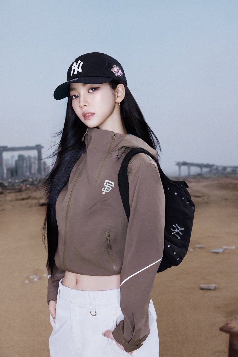 slist2015's tweet photo. 에스파 카리나, MLB 26FW 캠페인 '뉴 커브' 공개

#카리나 #에스파 #aespa 
#에스파카리나 
#KARINAXMLB
#카리나XMLB
@aespa_official
#MLB
#KARINA
 ⬇관련기사⬇ 
https://t.co/EjcFWeprH2 https://t.co/SadVA6Px8W